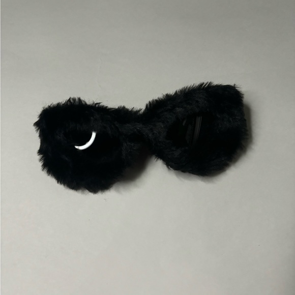 **NEVER WORN** fur luxury cat eye sunglasses for women - Picture 4 of 4